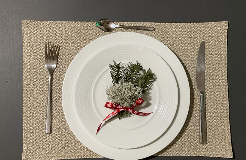 Natürlich Weihnachtliche Tischdekoration für die Adventszeit