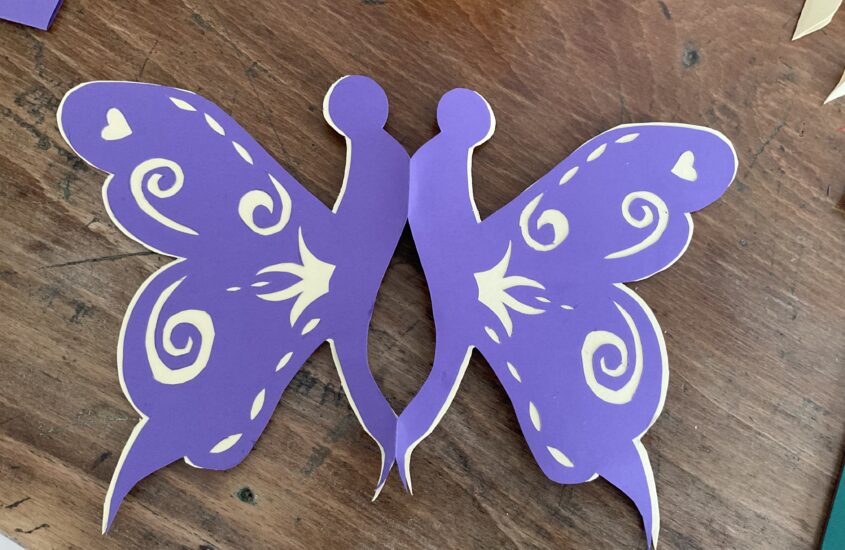 Liebe Grüße – Ein Schmetterling in Kartenform